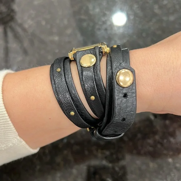 Black leather band watch - Picture 3 of 4